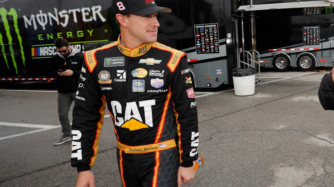 Hamlin wins chaotic NASCAR cut-off race at Kansas Speedway